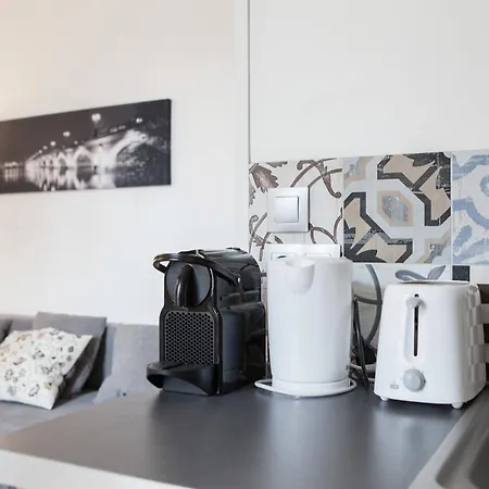 Augustins -petit Cocon Calme Et Lumineux Avec Parking アパート