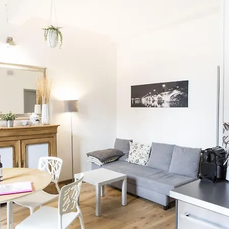 Appartement Augustins -petit Cocon Calme Et Lumineux Avec Parking Bordeaux
