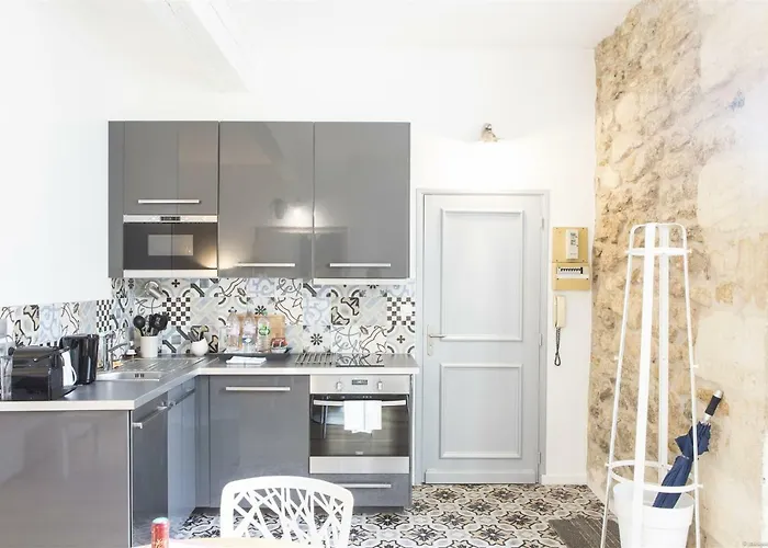 Augustins -petit Cocon Calme Et Lumineux Avec Parking Apartman Bordeaux