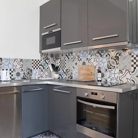 Augustins -petit Cocon Calme Et Lumineux Avec Parking Apartament