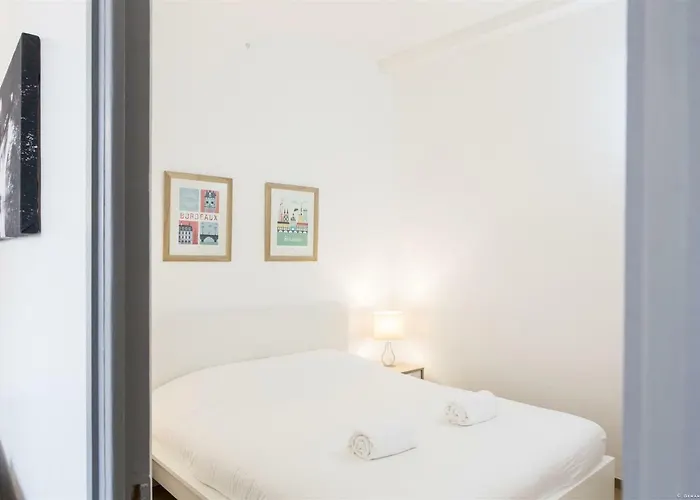 Augustins -petit Cocon Calme Et Lumineux Avec Parking * Bordeaux