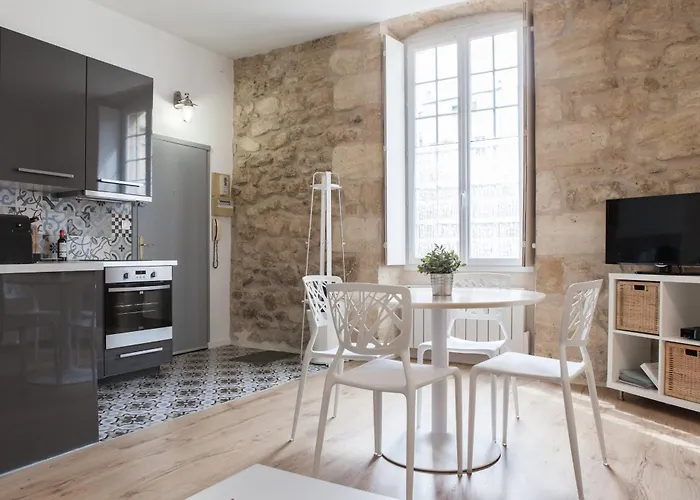 Augustins -petit Cocon Calme Et Lumineux Avec Parking Apartament