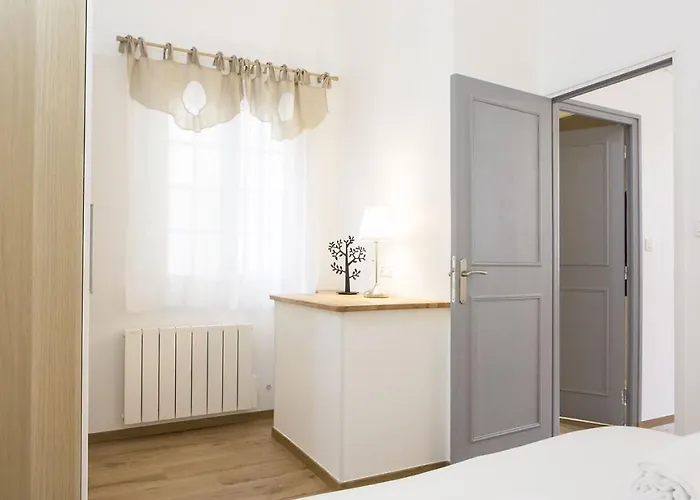 Augustins -petit Cocon Calme Et Lumineux Avec Parking * Bordeaux